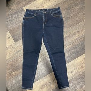 Maurices M dark wash jeans sz L